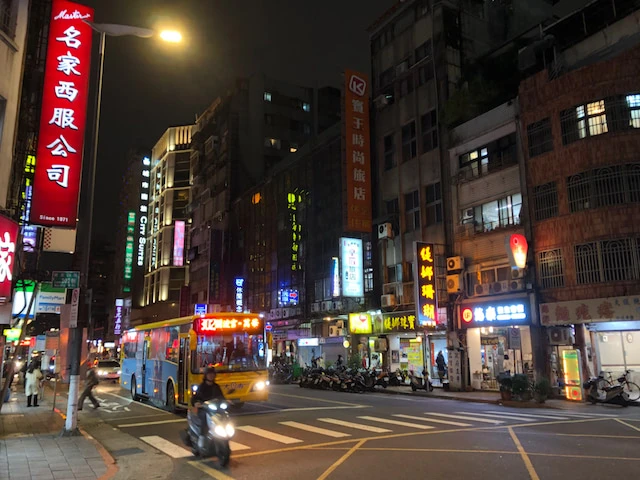 台湾の夜の通り