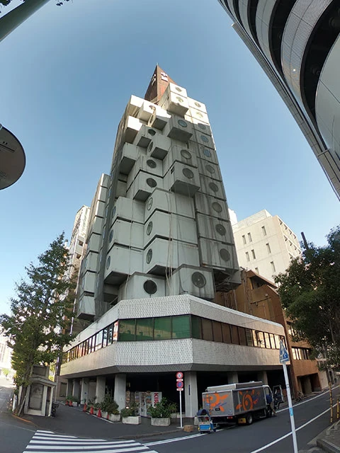 中銀カプセルタワービルの外観
