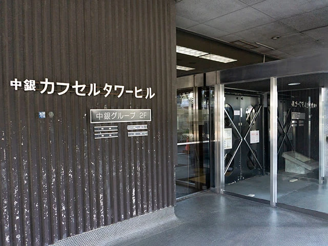 ビルのエントランス