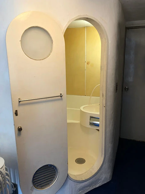 船室の雰囲気があるユニットバス
